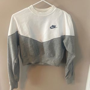 Xs Nike cropped sweater